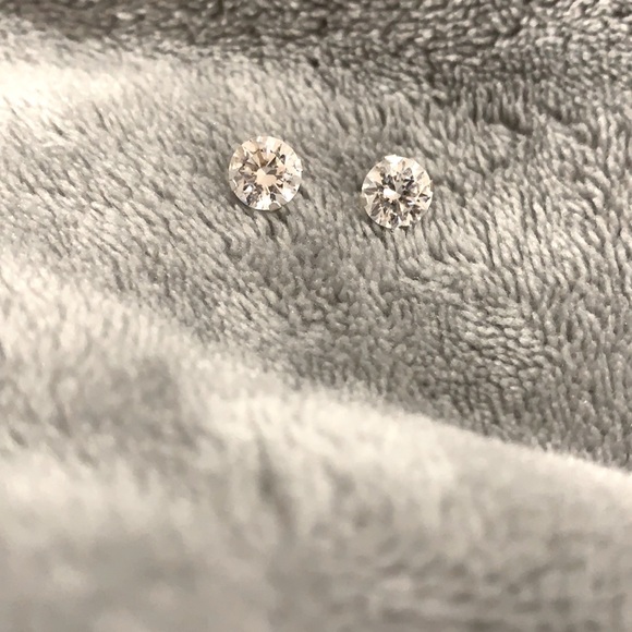 Sterling silver stud earrings - Picture 3 of 3